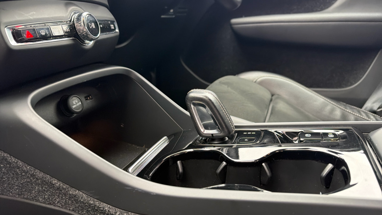 Volvo Xc40 2.0 D4 [190] R DESIGN Pro 5dr AWD Geartronic Diesel Estate